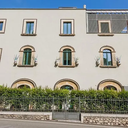 Villa Urbis Taormina, Luxury In The Heart Of With Swimming Pool & Lift