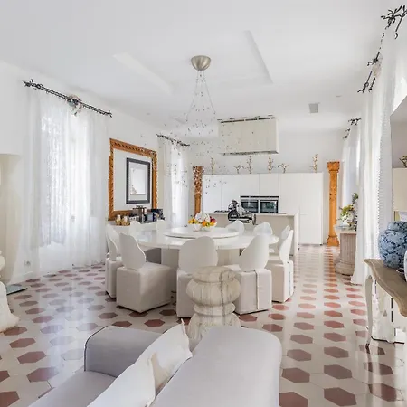 Villa Urbis Taormina, Luxury In The Heart Of With Swimming Pool & Lift
