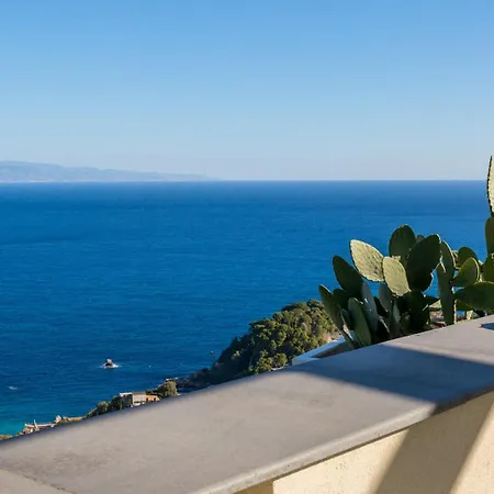 Urbis Taormina, Luxury In The Heart Of With Swimming Pool & Lift Villa